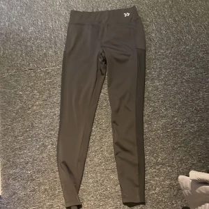 Träningsbyxor  - Skönt material, nästan aldrig använda
