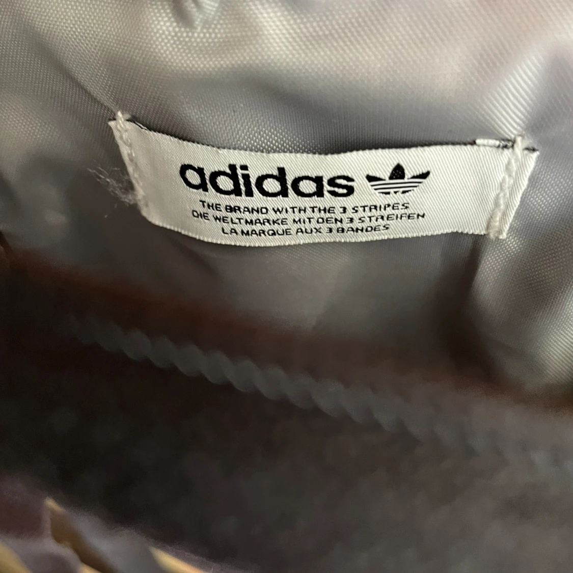 Adidas axelväska  - 90