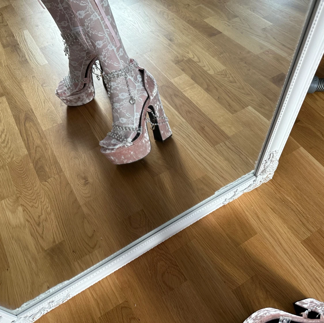 Rosa ”Gothic” klackar - 91