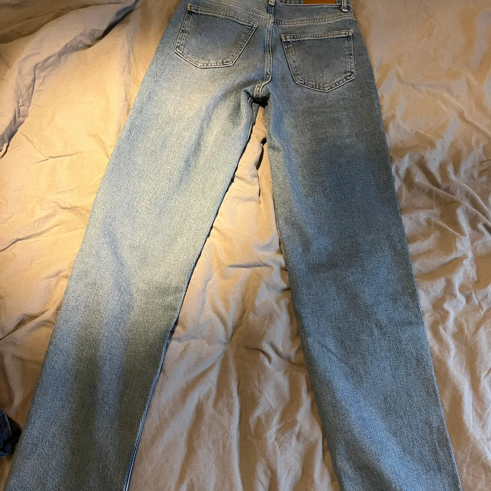 Jeans från Ginatricot, oanvända med prislapp.. Jeans & Byxor.
