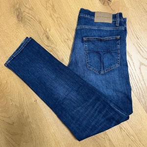 Tiger of Sweden Jeans - Skick 9/10, har inte använts mycket. Slim fit passform. Köptes på NK i Göteborg för 1399kr.