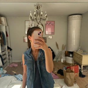 Jeansväst 💙 - Jeansväst i strl 36 🩷 