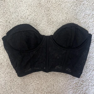 Topp - Fin fest topp som tyvärr är för liten för mig. Använd 1-2 ggr. Strl xs. 