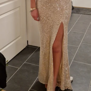 Balklänning storlek S - Fin enkel balklänning  