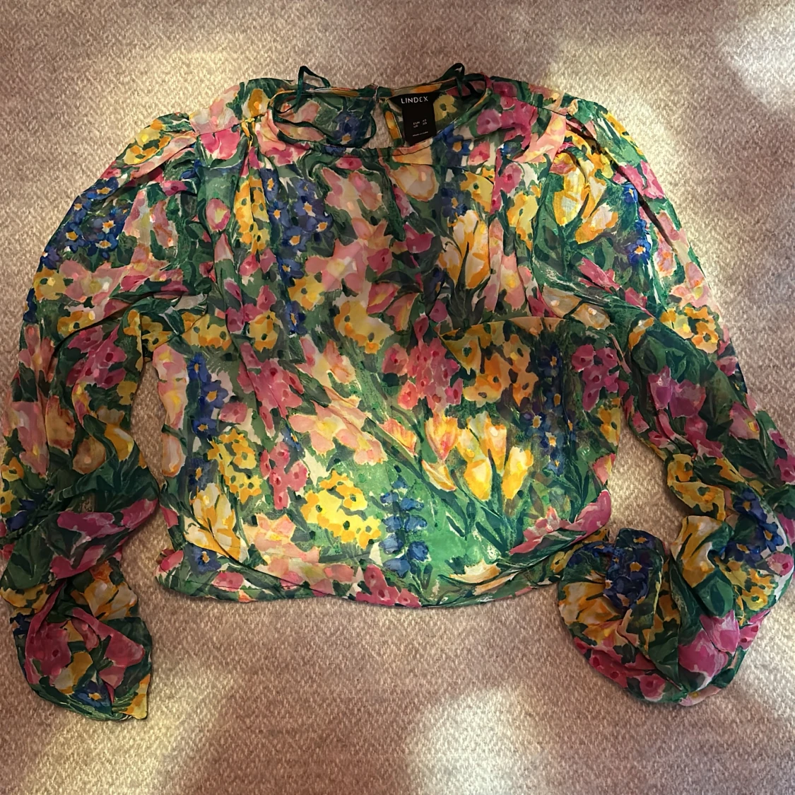 Söt Blus från Lindex i nyskick stl XS