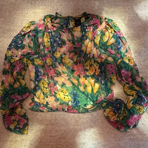 Söt Blus från Lindex i nyskick stl XS - Söt Blus från Lindex i nyskick stl XS