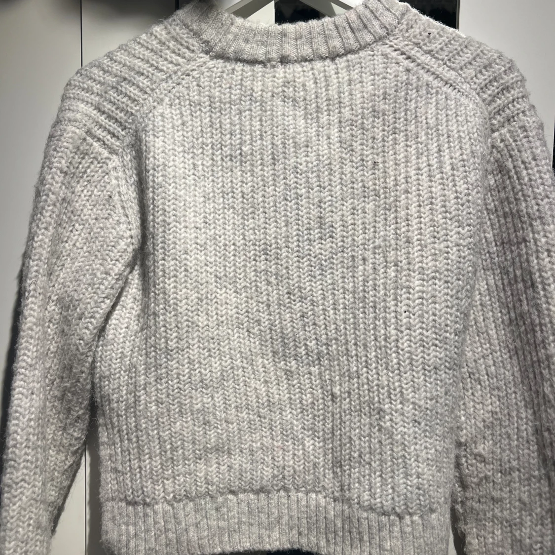 Stickad grå tröja 