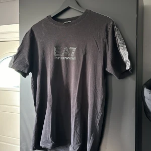 Ea7 tröja - Säljer min ea7 tröja. Skicka vid intresse