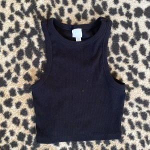 H&M topp - H&M topp, aldrig använd, bra skick❤️