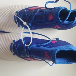 Oanvända nya fotbollsskor  - Oanvända Nike, Adidas, puma fotbollsskor 