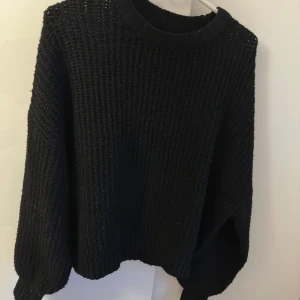 Stickadtröja  - Jätte fin stickadtröja, säljs då den kommer inte till användning.