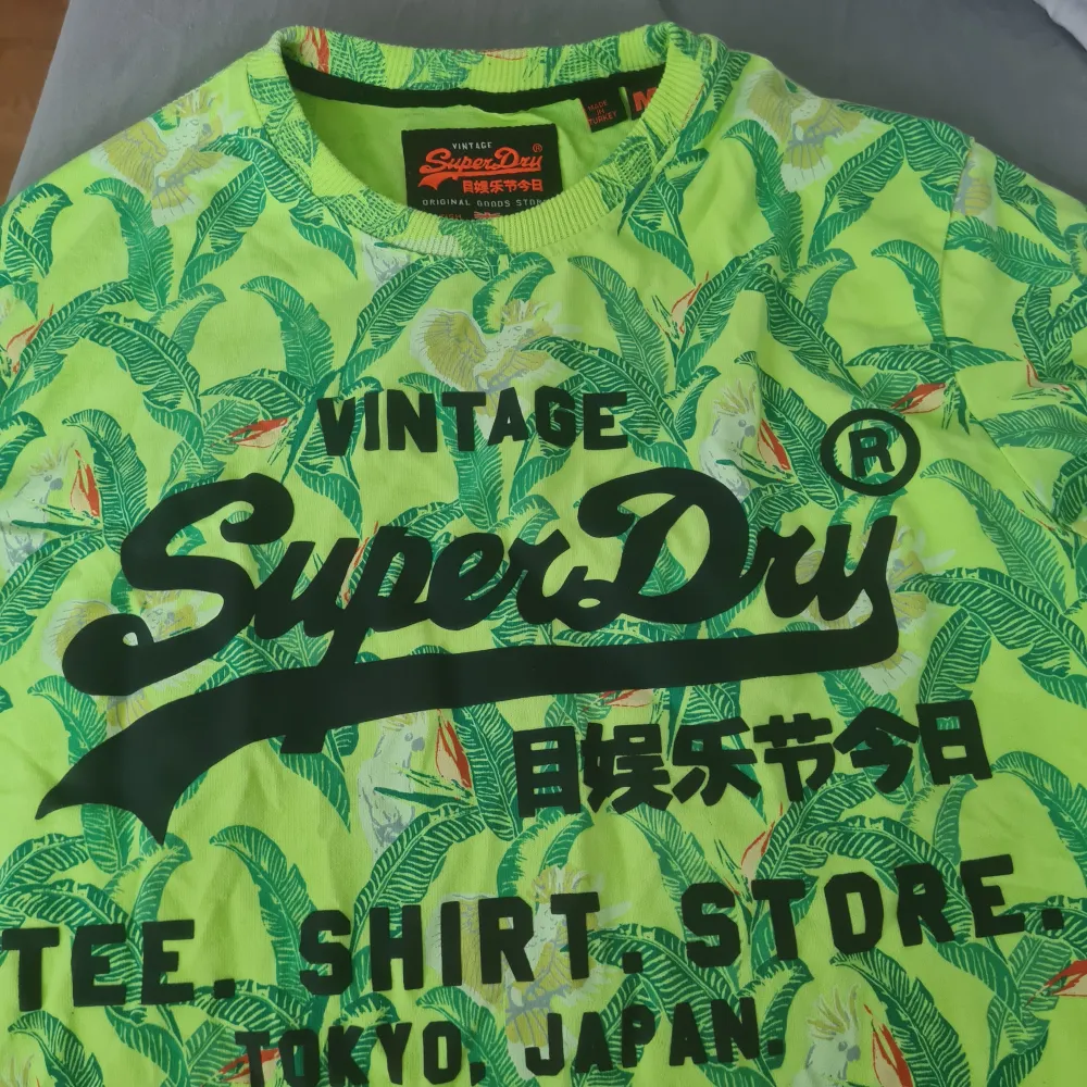 Säljer nu en super dry tröja. T-shirts.