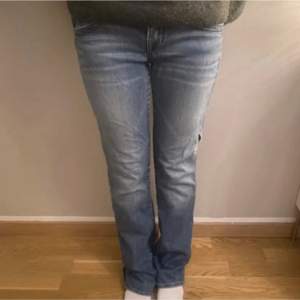 skitsnygga true religion jeans som inte går att köpa i butik, de är i helt okej skick och även äkta