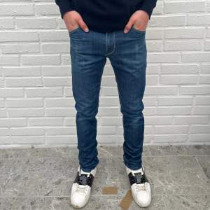 J.lindberg slim jeans || Nyskick, knappt användna || Passar 177-185 cm || Skriv vid minsta fundering! Mvh, CH 