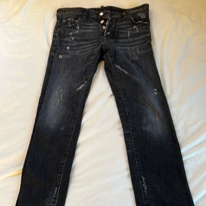 Dsquared2 jeans  - Fräscha dsq2 jeans str s / 46  Tveka inte att kontakta vid intresse!