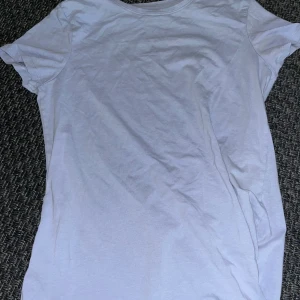 Olika toppar - Olika toppar, mestadels crop tops. Olika storlekar och priserna varierar från 10-30kr/styck. Skriv privat för mer information. Två av topparna är i frotté material. 