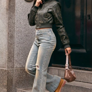 Prettylittlething jeans  - Helt nya jeans som ger ut en vintage vibe. Jättefina men var tyvärr lite små för mig. 
