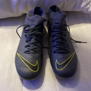 Nike mercurial fotbollsskor - Storlek-40 uk 6 Skick- som nya har knappt använt dom. Köpta på nike på nätet. Köparen står för frakt. Om priset inte passar så buda. 
