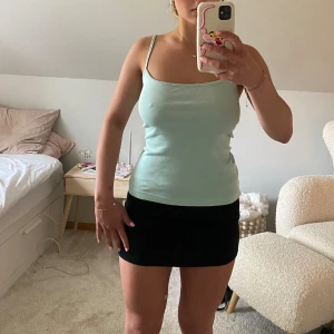 Turkost linne - Linne med tunna axelband