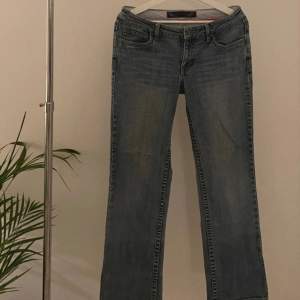 Lågmidjade bootcut jeans från esprit 