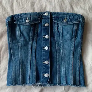 Zara jeanstopp som är använd väldigt lite och i nytt skick!💗💗 Jääättesnygg men använder för lite så någon annan kan få mer användning för den än mig❤️