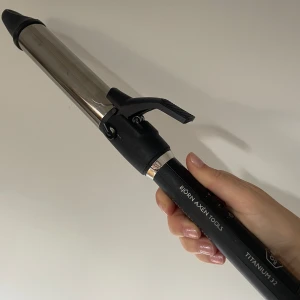 Locktång🩶 - Björn Axén locktång som inte längre säljs. Funkar perfekt bara använd 2 gånger. Säljer då jag har en annan😁