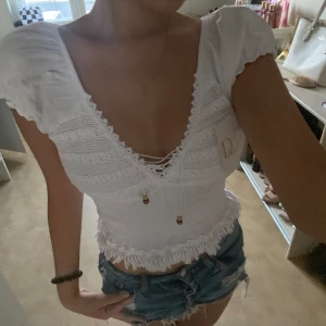 Topp - Så fin topp som är perfekt inför sommaren. Perfekt att ha på sig utomlands 💋 märke är demoiselle.se Instagram   Köp direkt för 439kr