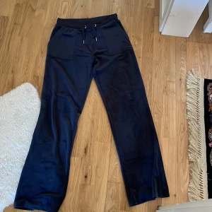 Juicy couture byxor! - Säljer dessa juicy couture byxor eftersom att de inte kommer till användning längre, använt ungefär 4 gånger.