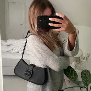 Svart väska - Kommer ej t användning helt ny!