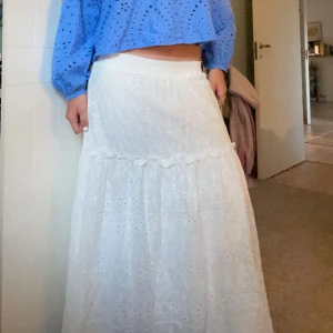 Långkjol - Säljer denna superfina somriga långkjolen som jag inte använder så mcyket då jag tycker den är lite kort på mig❤️ köpt på missäy förra sommaren men använd bara enstaka gånger 