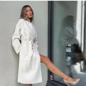 Nelly x Bianca  - Kappa ifrån biancas kollektion med Nelly, köpt av en tjej här på Plick men kände inte den passade mig 