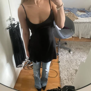 Zara klänning  - Helt oanvänd klänning från Zara, köpt 2022