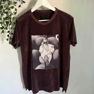 Limitato t-shirt - Tja säljer denna feta Limitato tshirten nu som är perfekt till sommarn riktigt fräsch inga defekter på plagget hör av vid funderingar.