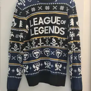 Official Christmas Sweater from League of Legends clothing brand, used once. Perfect for your Christmas Sweater competition or cozy gaming shirt