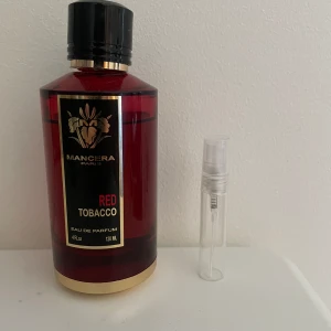 Mancera Red Tobacco 5 ml - En mycket stark doft med mycket tobak. Perfekt till vintern. Säljs i 5ml.