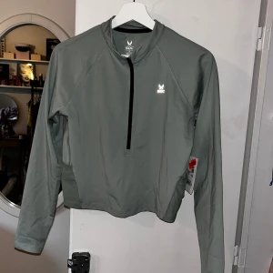 Grön träningsjacka - Storlek: M Använd: Aldrig