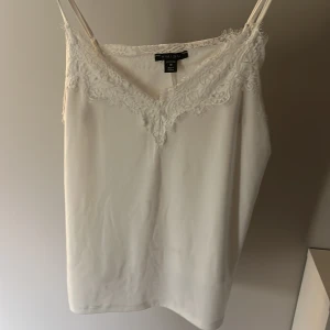 Fint linne - Jättefint linne från New Yorker, storleken är M men passar också S