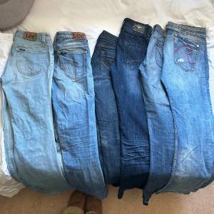 Säljer massa fina jeans i märken som lee och replay 💋💕