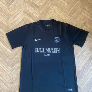 PSG Balmain - 10/10 kvalite använd 1 gång. Pris kan diskuteras 