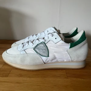 Philippe Model - Philippe Model trainers (TRPX)  Mycket bra skick och inga defekter Storlek 42, passar 42-43  Nypris: 3500kr  Säljer för 799