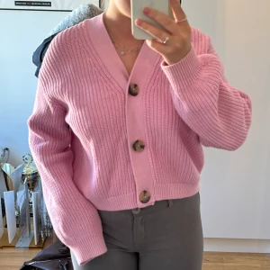 Kofta - Superfin kofta som blivit aningen för liten för mig. Perfekt inför sommaren. Använt typ 5 gånger men i väldigt fint skick