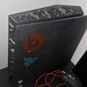 Hej säljer min asus dator då en inte kommer till användning men det är inte den bästa och inte den sämta den funkar om du ska spela enkla spel - Brq sicko 