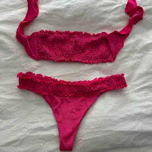 Super fin rosa bikini från calzedonia. Den är i superbra skick! Skriv vid intresse och kan tänka mig diskutera pris vid snabb affär!💖