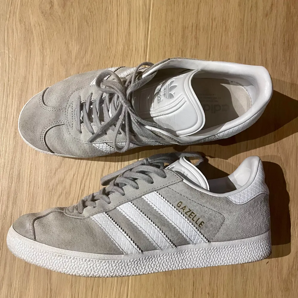 Adidas sneakers, gazelle skor stl 40( som 39) pris kan diskuteras vid snabb affär . Skor.