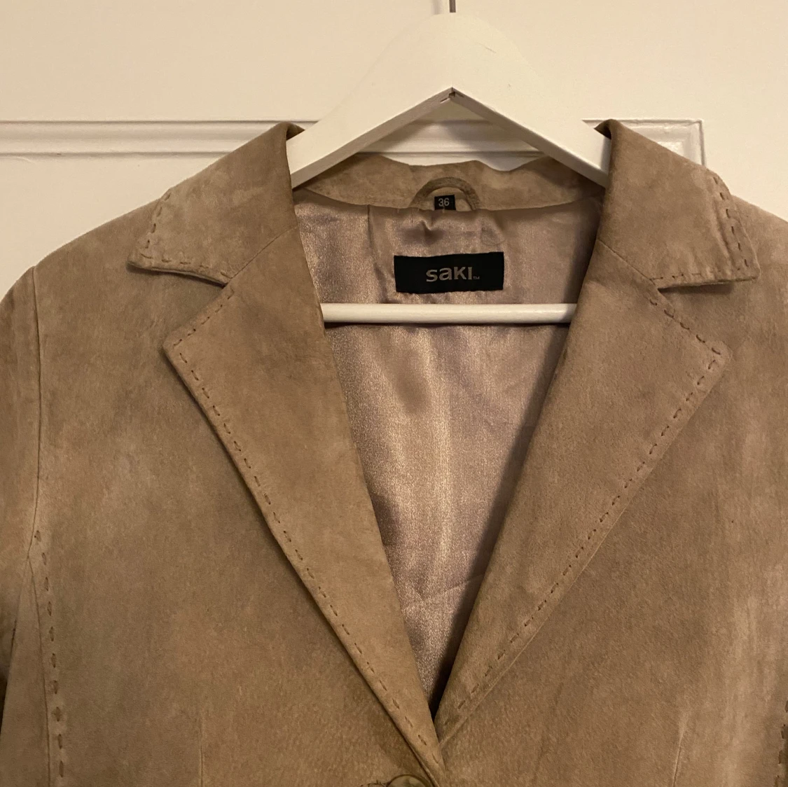 Beige kavaj i mocka - 90