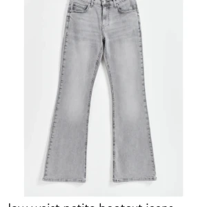 Lågmidjade jeans - Hej säljer mina lågmidjade byxor från gina, då dom inte kommer till användning längre. Dom är använda ett fåtal gånger men har inga skador och ser nya ut. Köpt för 500 . Dom är 34 men passar även 36 och mindre . Fråga gärna om du har funderingar 