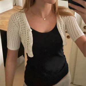 Bolero - Fin stickad bolero, bra skick💘 Märke okänt. Köpt på Plick