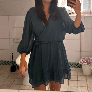 klänning🤩😍😇 - härlig långärmad blå klänning!! 👗👗👗 