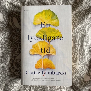 Bok - En lyckligare tid. Aldrig läst. Storpocket.