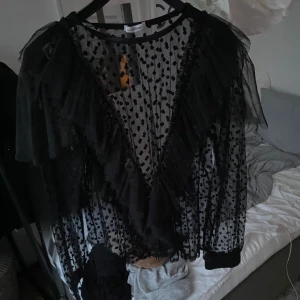 Ida Sjöstedt  - Säljer min ida Sjöstedt tröja, den är i storlek M. Jättefint skick! Inget som är sönder på den!